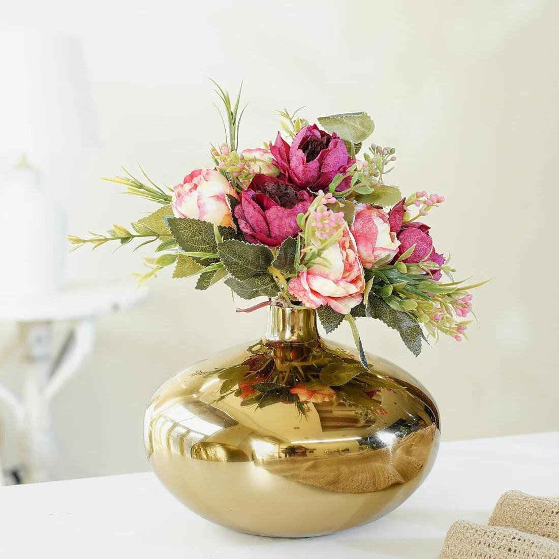 Stylish Golden Round Flower Vase